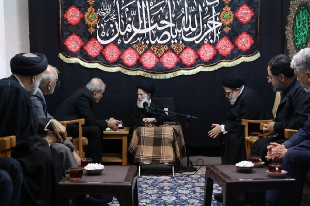 الرئيس الإيراني خلال لقائه آية الله العظمى الشبيري: الاتفاق الأخير انتصار كبير للشعب الإيراني