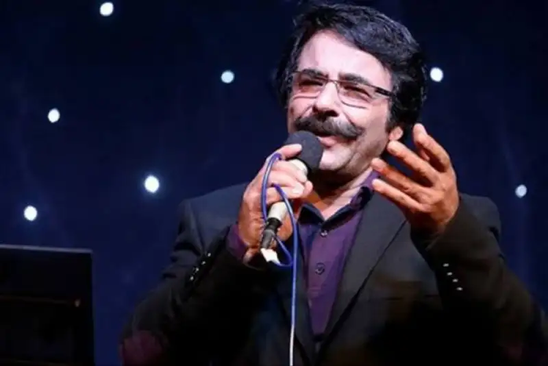 علیرضا افتخاری «جاودانگی» را به رهبر شهید تقدیم کرد