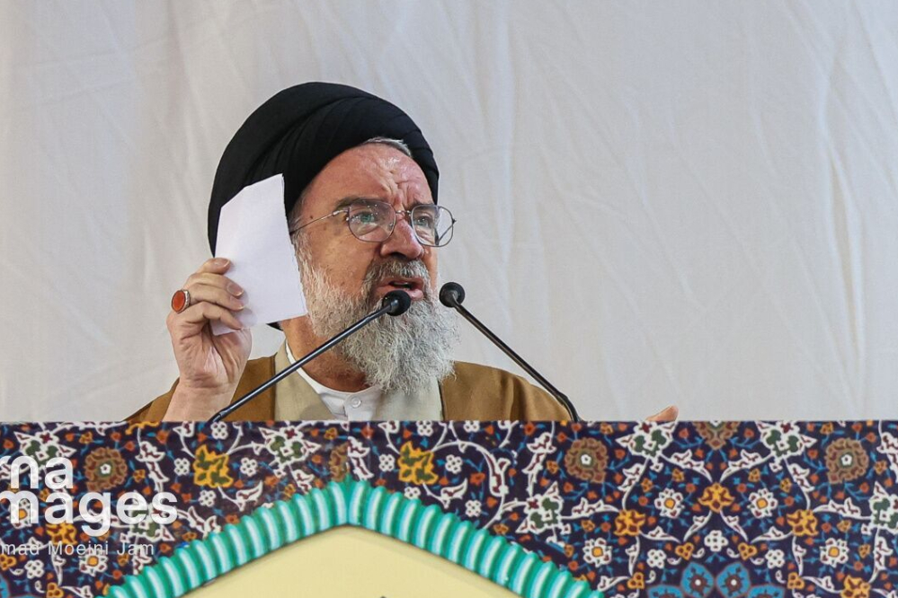 خطيب جمعة طهران: الثأر لدم قائد الثورة الشهيد مطلب الجميع / نتفاوض لكن لا نثق قط