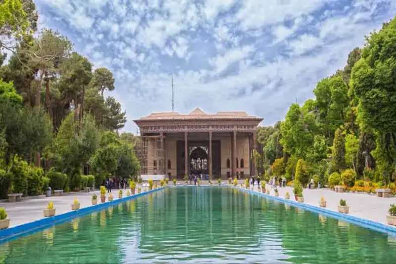 حریق جزئی در چهلستون اصفهان بدون خسارت مهار شد