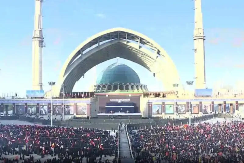 حماسه وداع؛ ملت ایران برای بدرقه رهبر شهید به پا خاست