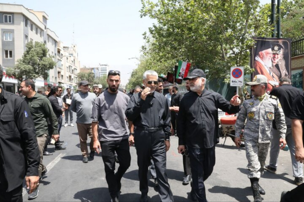 امیر دریادار حبیب الله سیاری: حضور میلیونی مردم در مراسم وداع همه را شگفت‌زده کرد