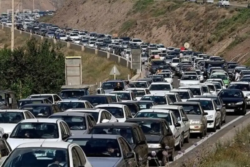 ترافیک نیمه سنگین در چالوس و هراز؛ ورودی‌های تهران هم قفل شد