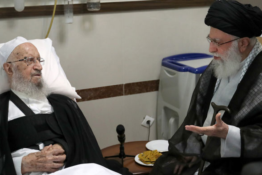پیام آیت‌الله مکارم شیرازی در پی تشییع رهبر شهید؛ جنگ تمام نشده است