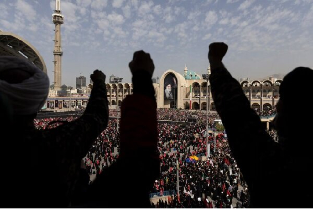 نیویورک تایمز: ایرانیان در مراسم وداع با آیت‌الله خامنه‌ای وحدت را به نمایش گذاشتند