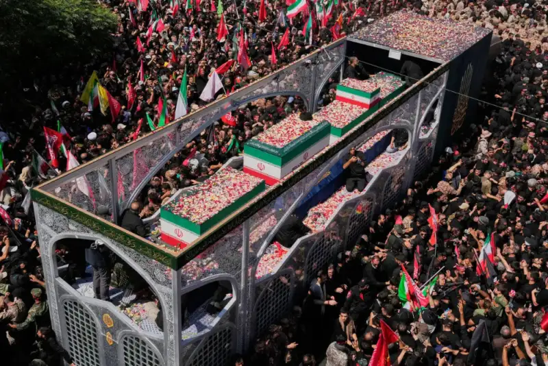 سی‌ان‌ان: امروز  اوج مراسم تشییع در تهران  بود