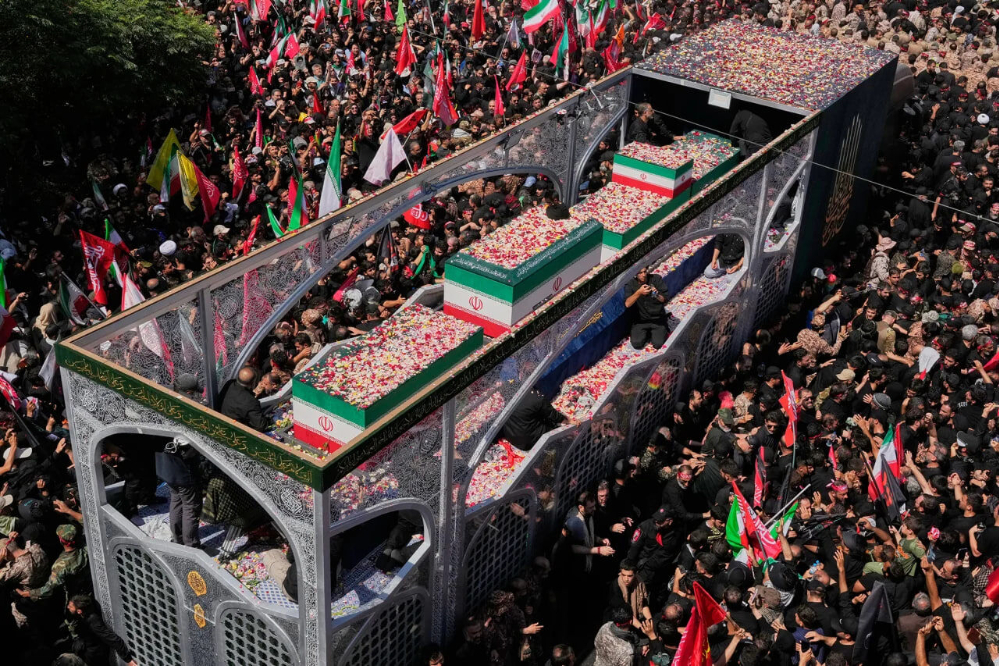 سی‌ان‌ان: امروز  اوج مراسم تشییع در تهران  بود