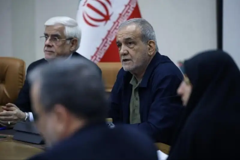 تقدیر رئیس‌جمهور از عارف برای مدیریت مراسم وداع و تشییع امام شهید