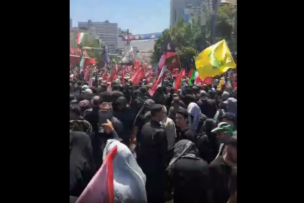 تأهب شعبي في مشهد المقدسة لإقامة مراسم تشييع الإمام الشهيد