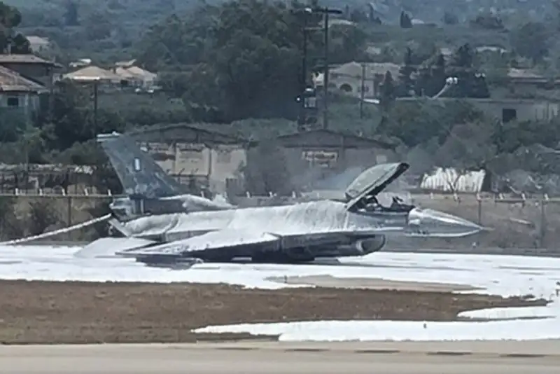 جنگنده اف-16 آمریکایی در آتش سوخت
