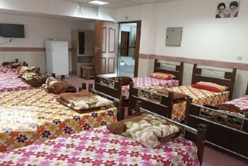 خدمت‌رسانی هزار طلبه قم به زائران مراسم تشییع رهبر شهید