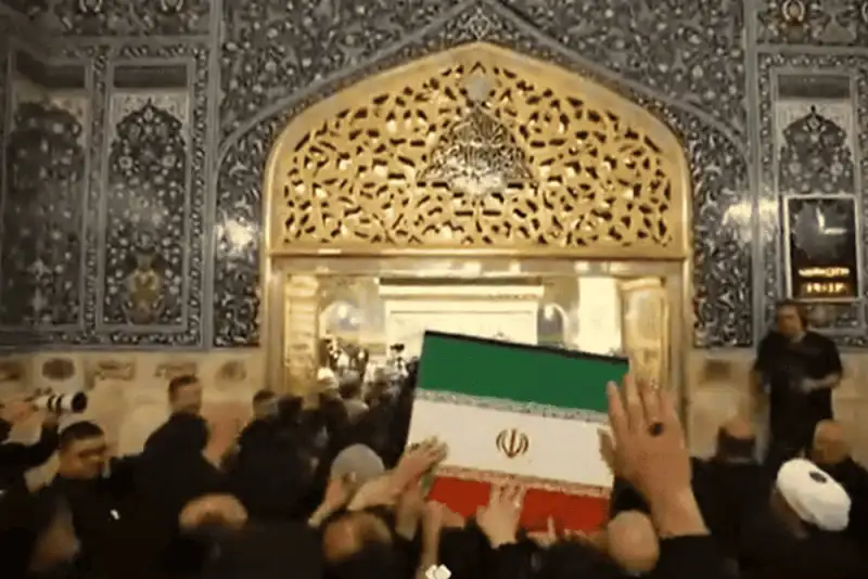 بدرقه تاریخی مشهد مقدس؛  پیکر رهبر شهید، زائر امام رضا(ع) شد