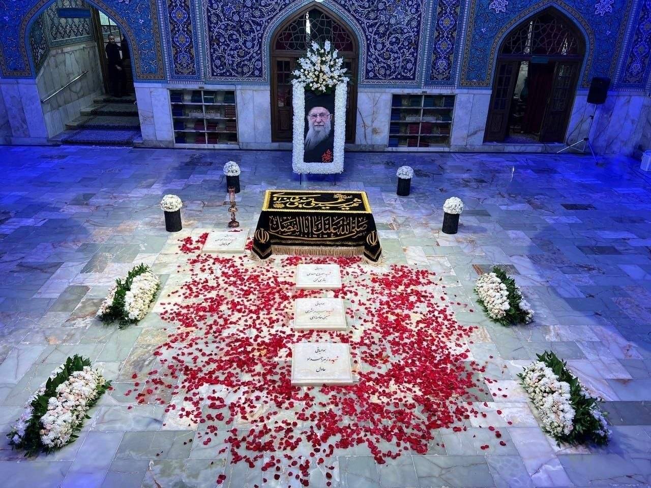 فیلم اختصاصی از مزار مطهر رهبر شهید در رواق دارالذکر