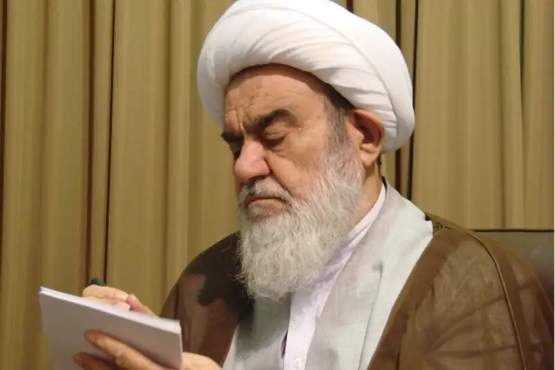 آیت‌الله مظاهری: یاوه‌گویی‌های رئیس‌جمهور آمریکا از استیصال دشمنان حکایت دارد