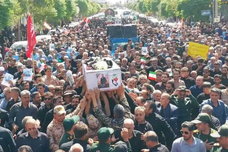 تشییع باشکوه شهید نیروی هوایی ارتش در بردسکن