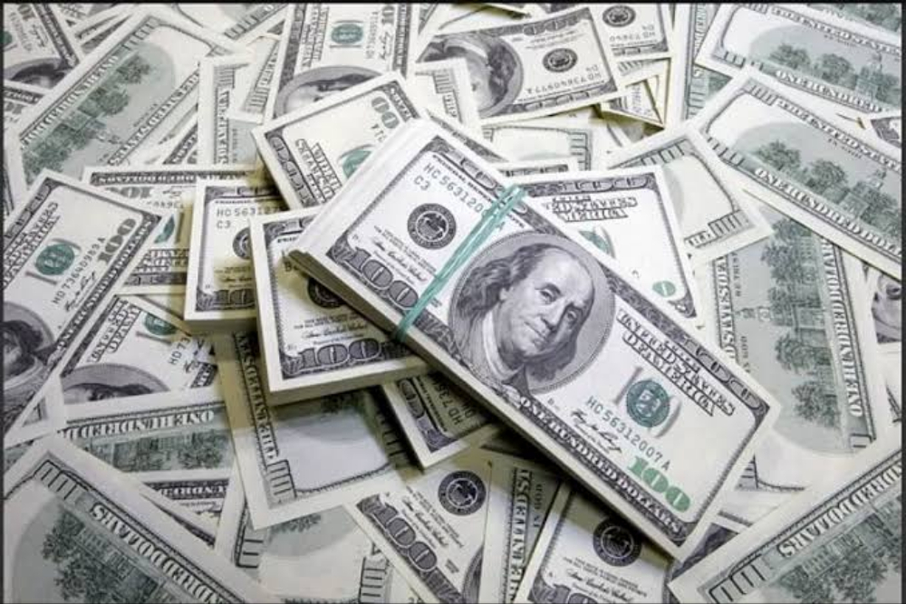 توقیف محموله ارزی مسافر در فرودگاه امام