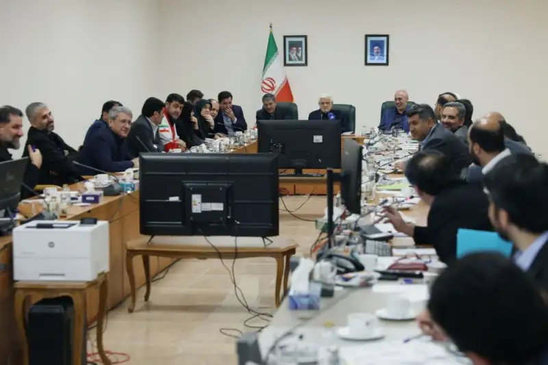 قدردانی عارف از عملکرد نهادهای امدادی در مراسم وداع رهبری