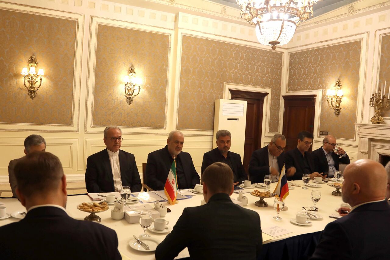 Iran, Pakistan emphasize strengthening cultural and economic cooperation