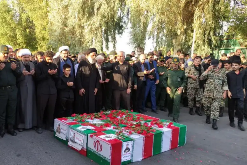 تشییع باشکوه شهدای گتوند؛ سه رزمنده شهید در گلزار شهدا آرام گرفتند
