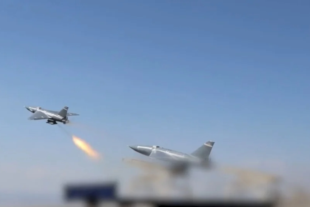 הצבא האיראני מכוון נגד בסיסים אמריקאים בבחריין ובכווית ומבטיח תגובה נחרצת.