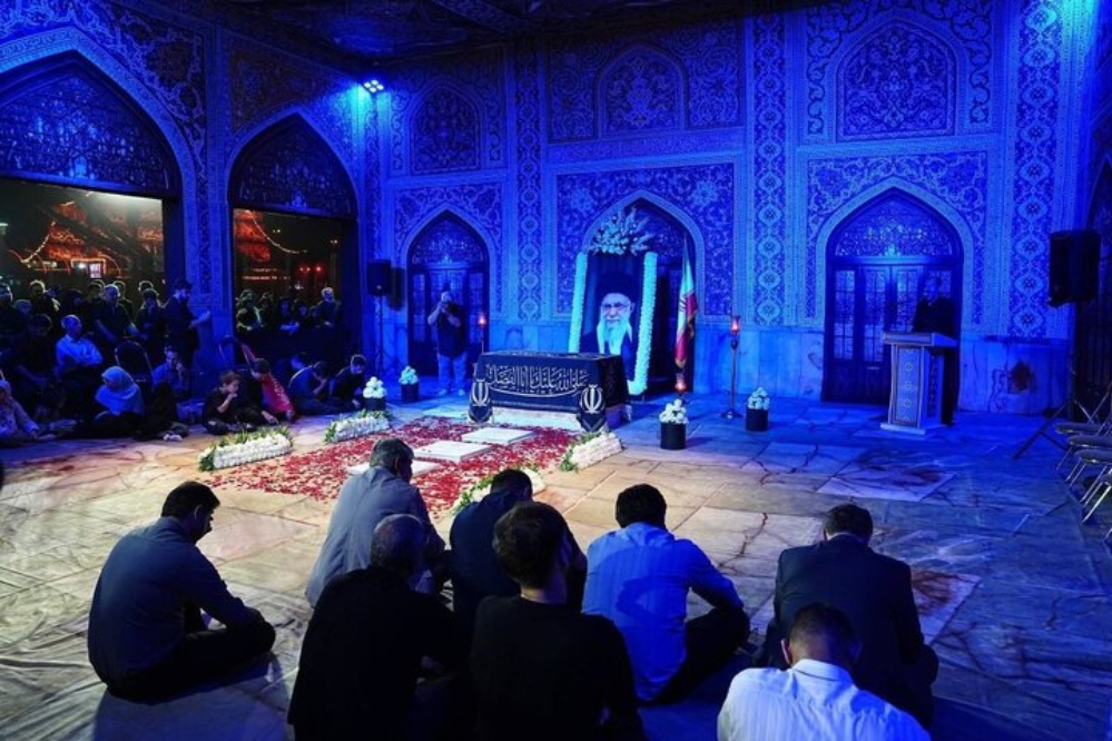 رونمایی از نماد مزار رهبر شهید در میدان آزادی تهران