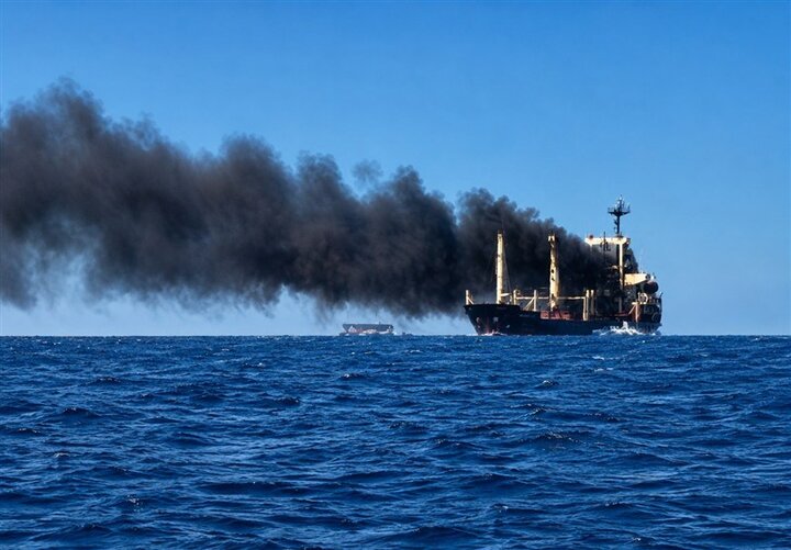 Oil tanker violating Iran navigation route exploded in Hormuz