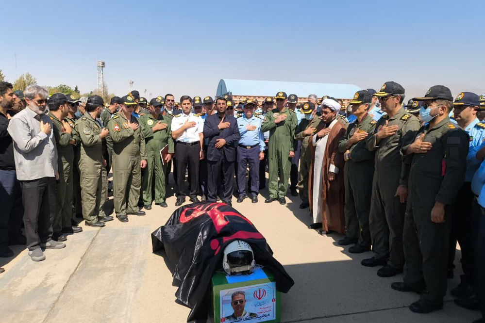 إيران تستعد لتشييع جثمان الشهيد الطيار "كاظمي" أحد أبطال القوة الجوية للجيش