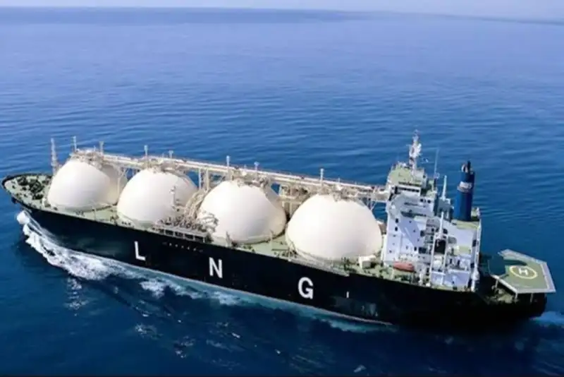 عبور نخستین کشتی LNG قطر از تنگه هرمز با مجوز ایران