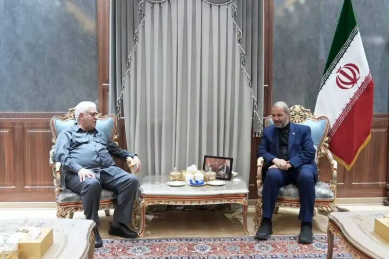 دیدار رئیس سازمان الحشد الشعبی با سفیر ایران در بغداد