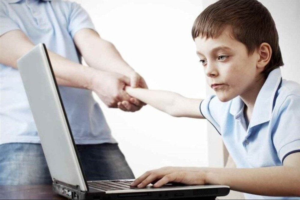 تأثیر مدیریت تعادلی رفتار کودکان با سبک فرزندپروری آگاهانه