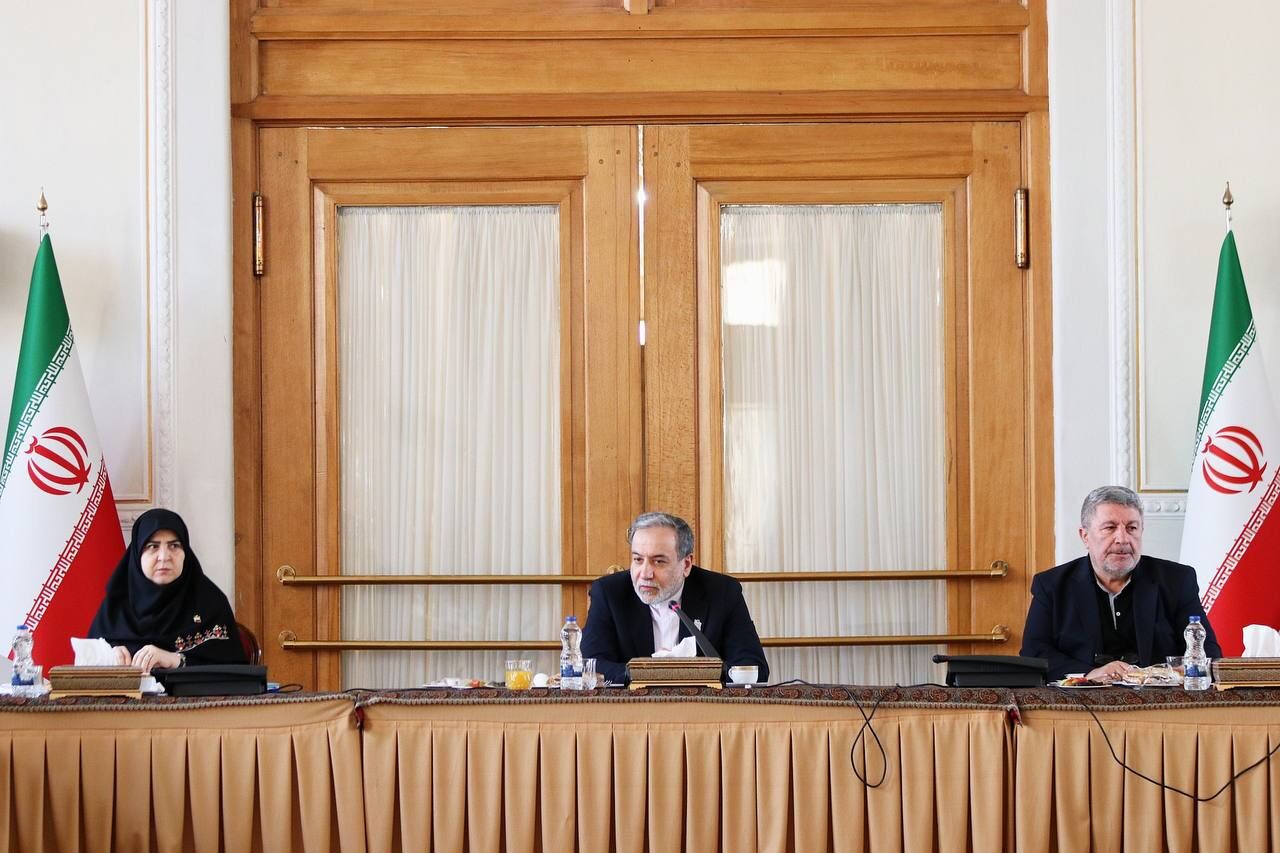 Role of media key in presenting true narrative of Iranians’ sacred defense: FM Araghchi