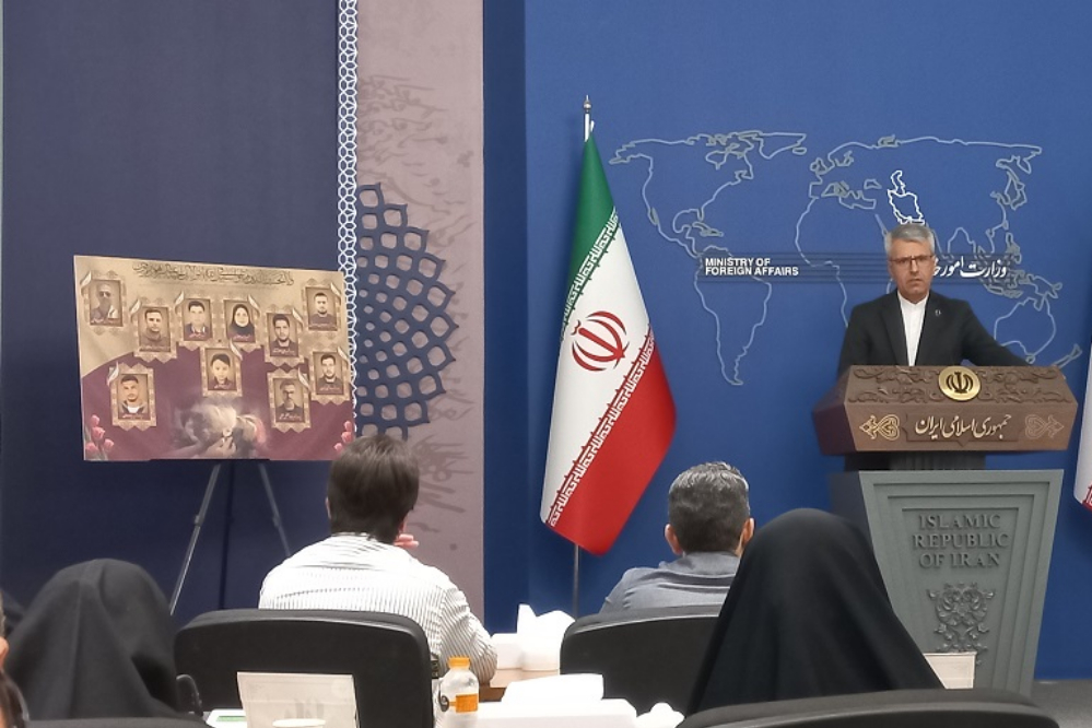 ایران هیچ مذاکرهای با آمریکا ندارد؛ گفتوگوها فقط با عمان درباره تنگه هرمز است