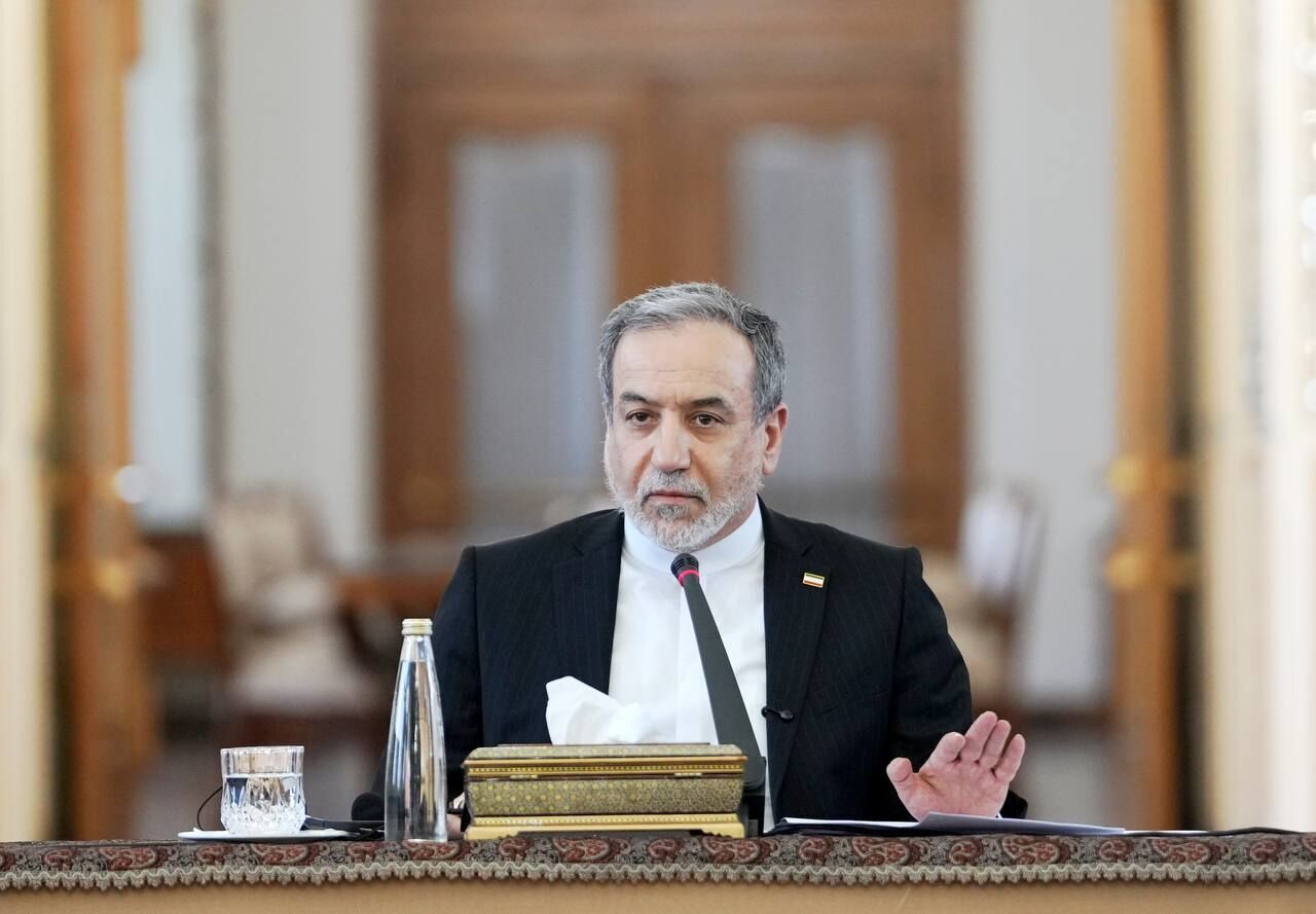 Iran, Oman close to deal on temporary Strait of Hormuz shipping route: Araghchi