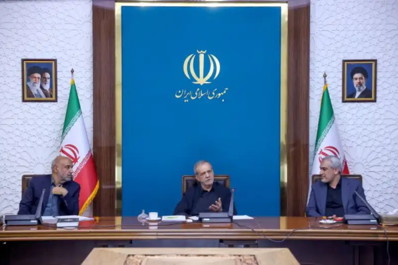 تاکید پزشکیان بر لزوم تدوین سازوکارهای اعتباری شفاف برای کاهش فساد و رانت