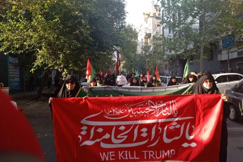 تهران در سوگ امام رضا(ع)؛ حرکت دسته‌های عزاداری به سمت بیت رهبر شهید