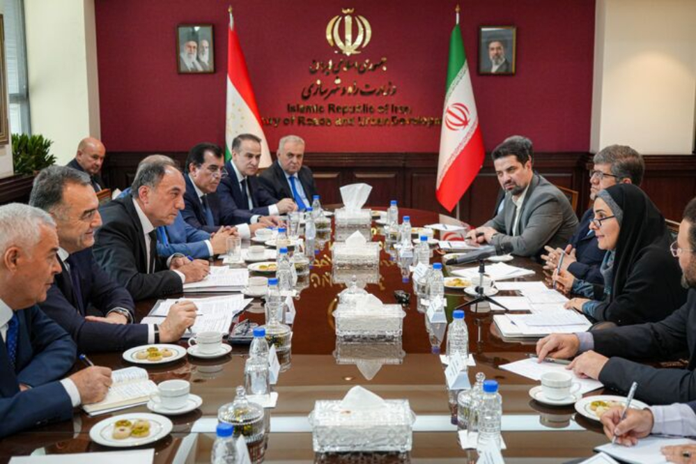 إيران تؤكد ضرورة تسريع التعاون مع طاجيكستان في مجالي النقل والخدمات اللوجستية