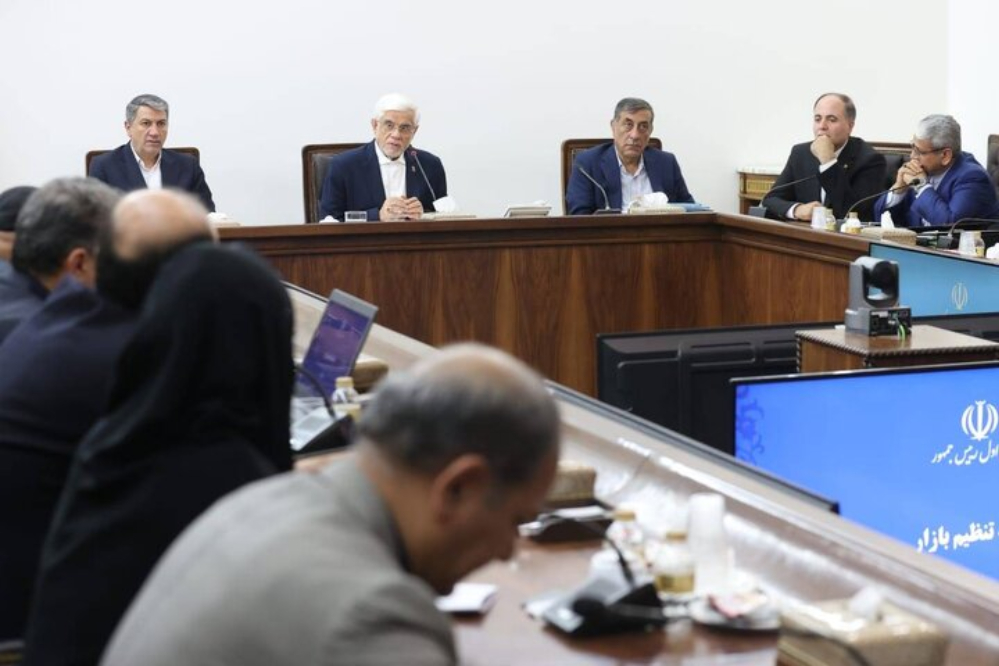 عارف: ایران قانون‌گراست، اما از حقوق خود کوتاه نمی‌آید