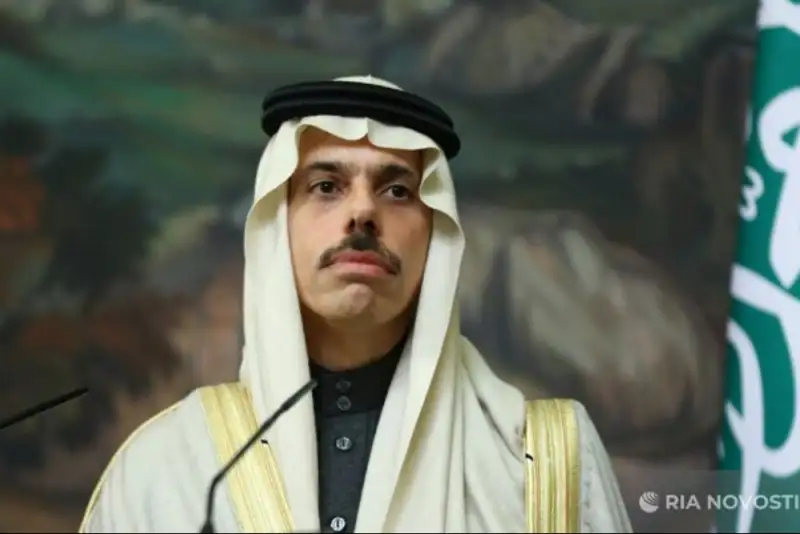 رایزنی عربستان، قطر و عمان درباره تحولات منطقه