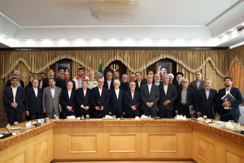 عارف: حج و اربعین مکمل یکدیگر در مسیر تقویت وحدت امت اسلامی‌اند