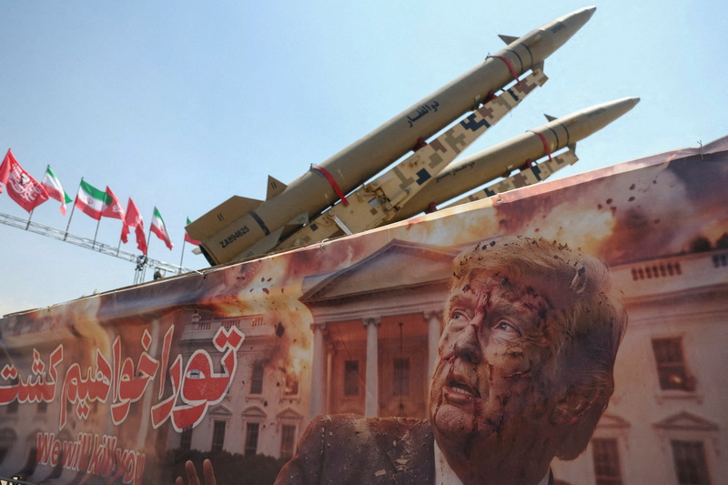 گزارش تصویری رویترز از بیلبوردهایی در تهران، که اسرائیل و ترامپ را تهدید میکنند