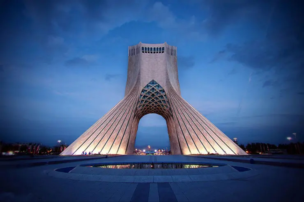 نام میدان آزادی تغییر نمی‌کند؛ کاهش بدهی شهرداری به بانک‌ها تا 10 درصد