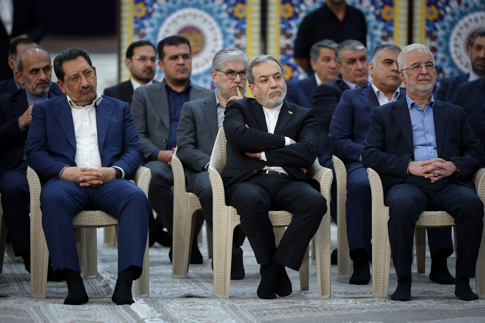 واکنش وزیر امور خارجه به تهدیدات و محاصره اقتصادی دشمن­