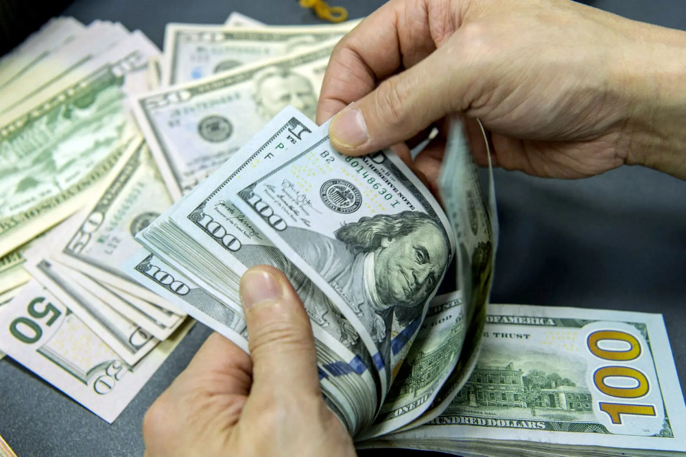 ارز صادراتی با نرخ توافقی به بانک‌ها و واردکنندگان فروخته می‌شود