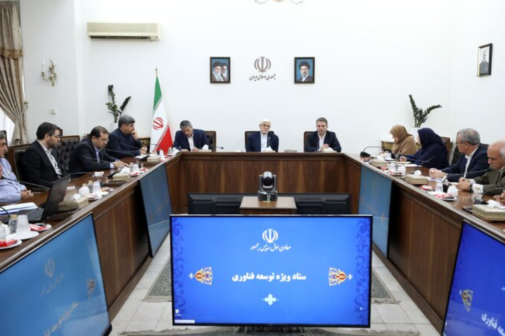 عارف: رئیس مجلس قول داده طرح «مقابله با نفوذ بیگانگان در کشور» از دستور کار خارج شود