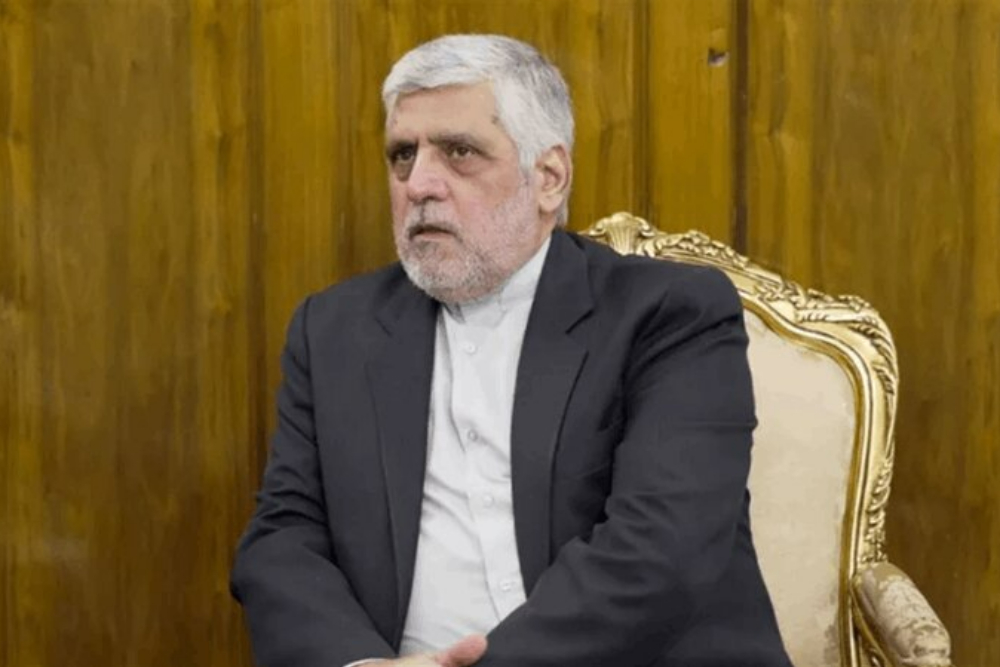اقامت سفیر ایران در بیروت 6 ماه تمدید شد