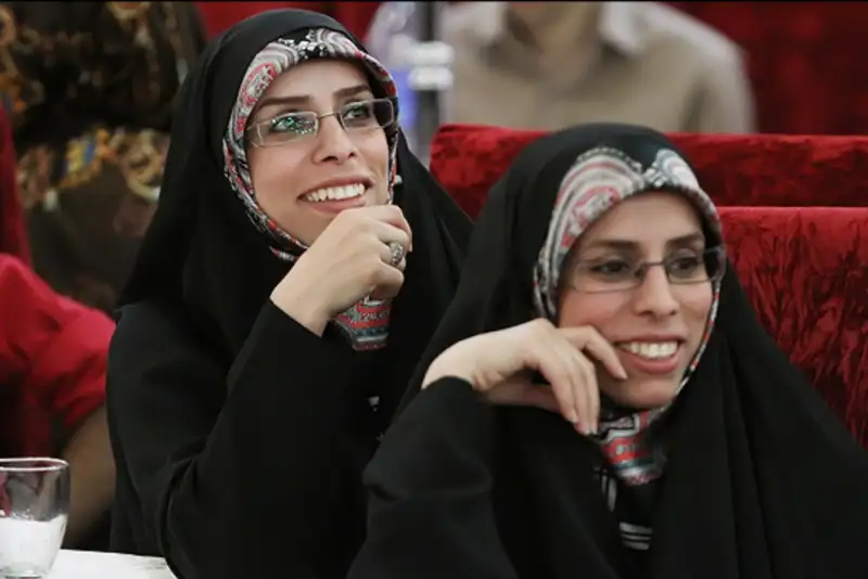تربیت دوقلوها؛ از مهار حسادت تا تقویت استقلال
