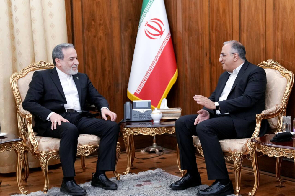 گفت‌وگوی عراقچی با نماینده مسیحیان ارامنه شمال کشور