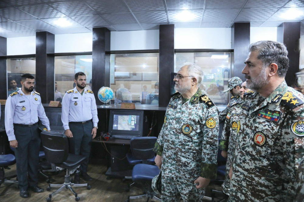 بازدید فرمانده پدافند هوایی از نمایشگاه دستاوردهای دانشگاه خاتم