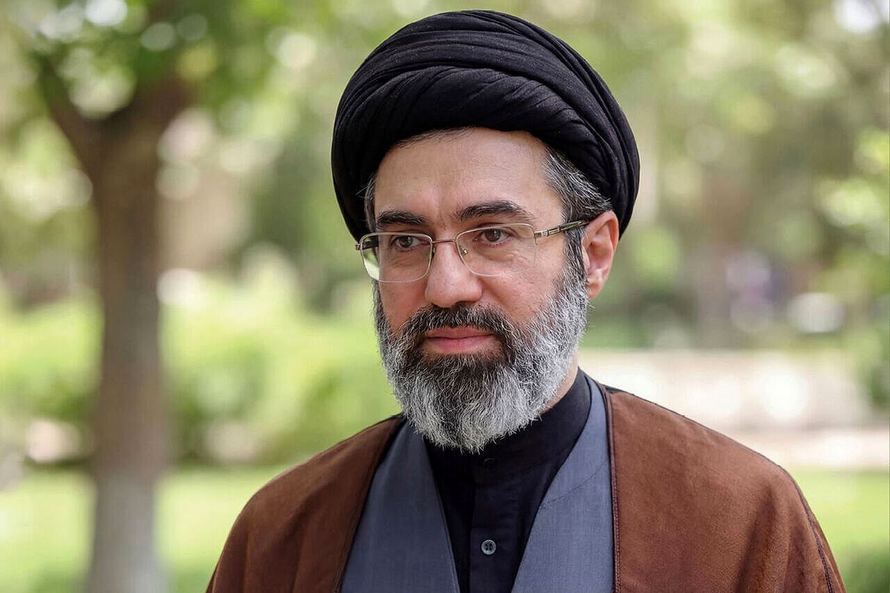 Leader agrees to pardon, reduce sentences of 2,500 convicts