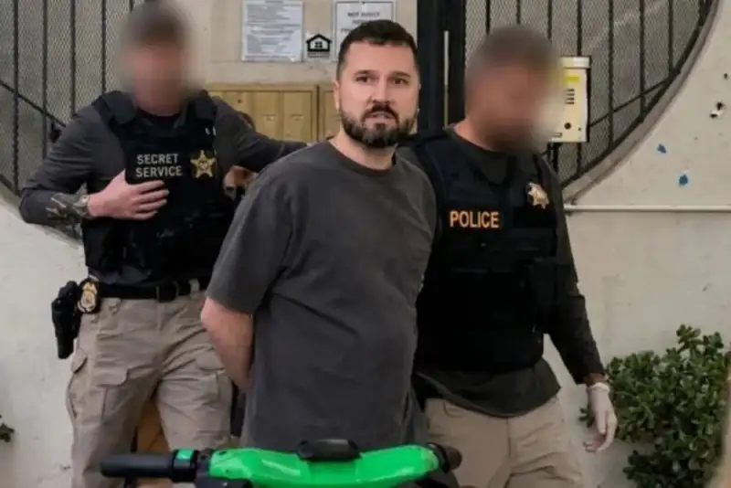 بازداشت پادکستر سابق کالیفرنیایی به دلیل تهدید علیه جان ترامپ